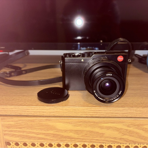 Leica D-Lux camera barely used. I’ve had for 5 months - Picture 8 of 9